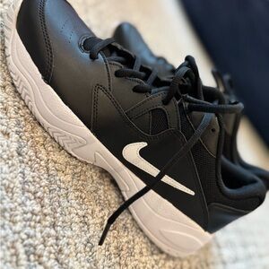 Nike Mens Black and White Sneakers